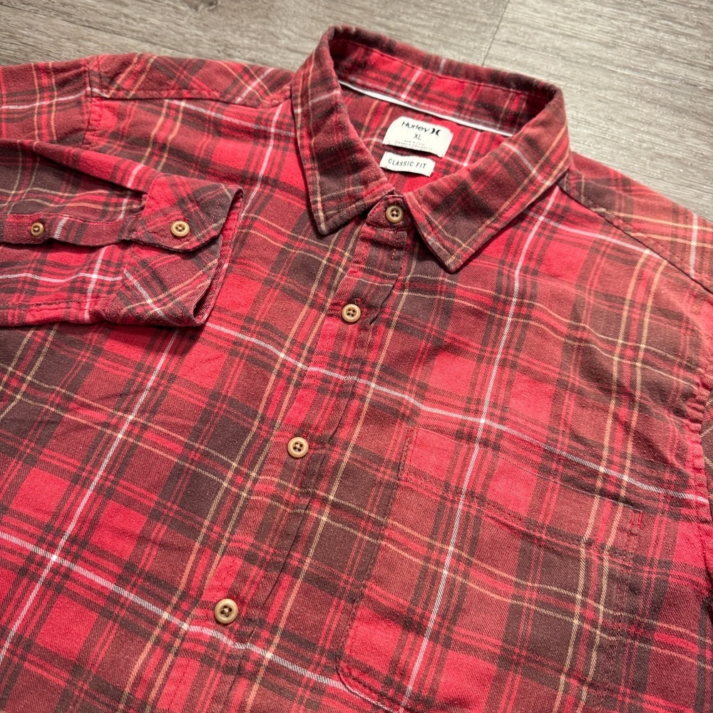 Hurley Shirt Mens XL Red Plaid Flannel Button Up Classic Fit Surf Skate Y2K